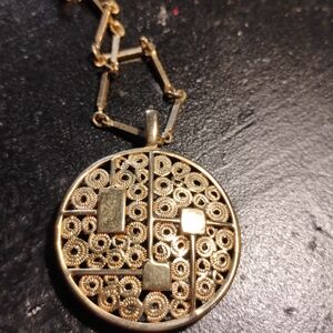 Sarah Coventry Gold Filigree Circle Necklace